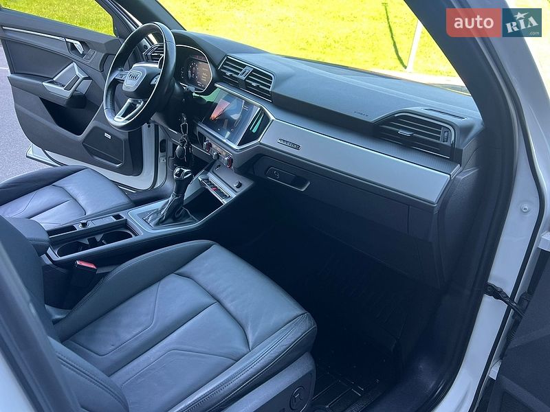 Внедорожник / Кроссовер Audi Q3 2020 в Киеве