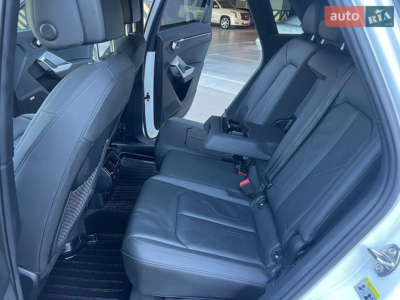 Внедорожник / Кроссовер Audi Q3 2020 в Киеве
