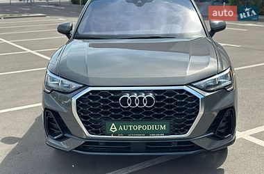 Внедорожник / Кроссовер Audi Q3 2020 в Киеве