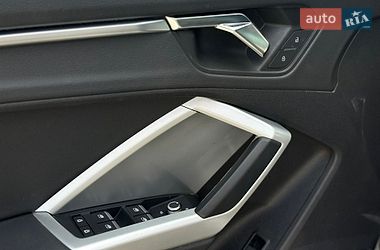 Внедорожник / Кроссовер Audi Q3 2020 в Киеве