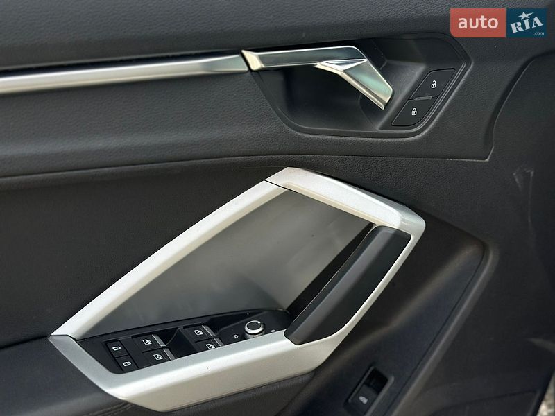 Внедорожник / Кроссовер Audi Q3 2020 в Киеве
