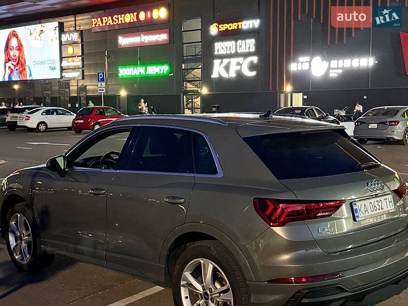 Внедорожник / Кроссовер Audi Q3 2020 в Киеве