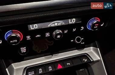 Внедорожник / Кроссовер Audi Q3 2020 в Киеве