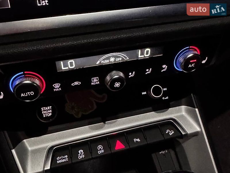 Внедорожник / Кроссовер Audi Q3 2020 в Киеве