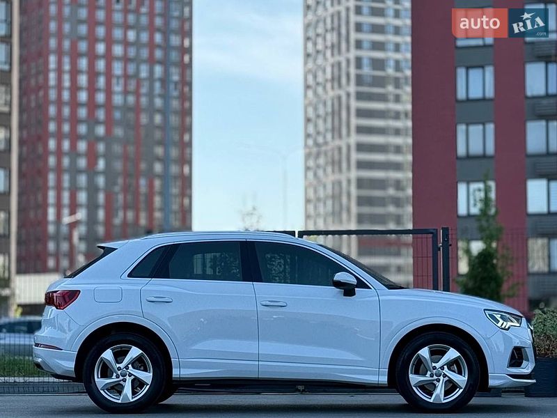Позашляховик / Кросовер Audi Q3 2020 в Києві