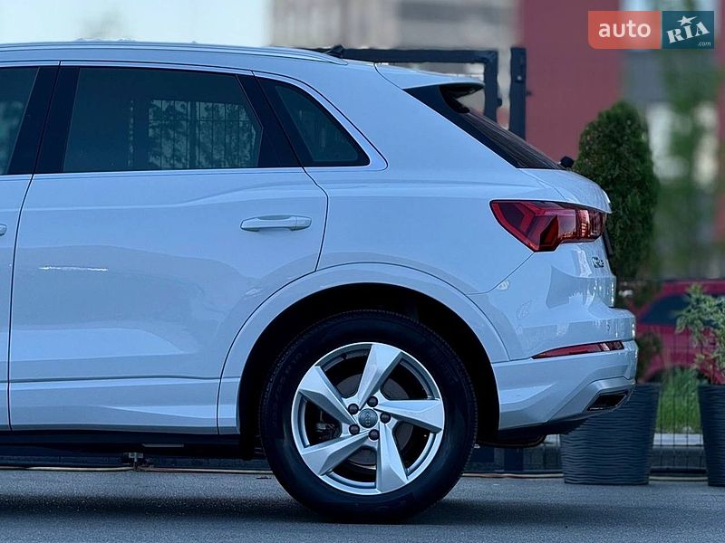 Позашляховик / Кросовер Audi Q3 2020 в Києві