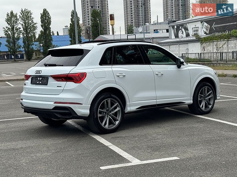 Внедорожник / Кроссовер Audi Q3 2023 в Киеве