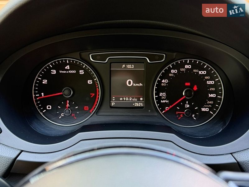 Позашляховик / Кросовер Audi Q3 2015 в Дніпрі
