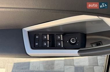 Внедорожник / Кроссовер Audi Q3 2020 в Киеве