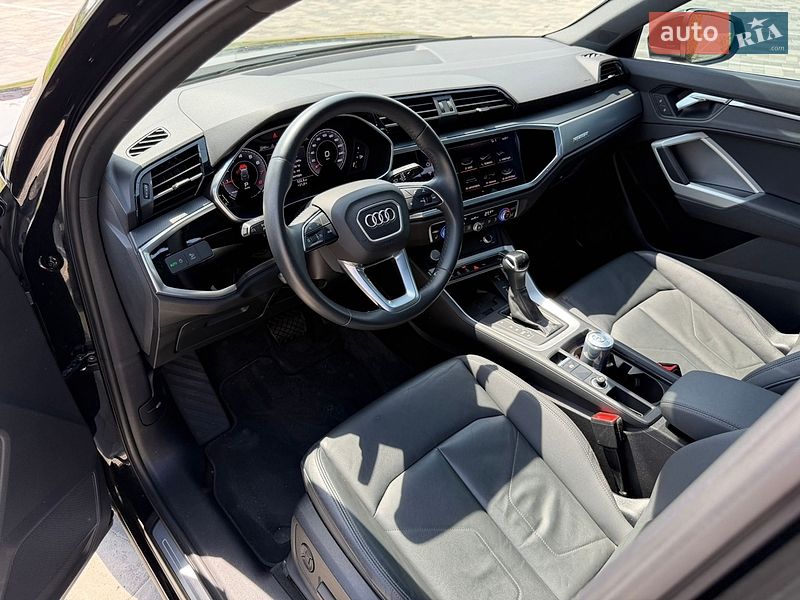 Внедорожник / Кроссовер Audi Q3 2020 в Киеве