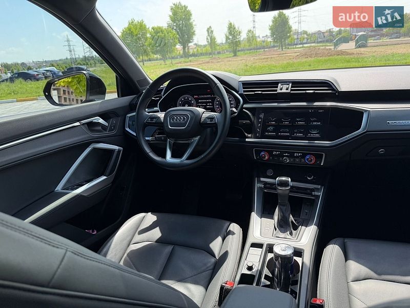 Внедорожник / Кроссовер Audi Q3 2020 в Киеве