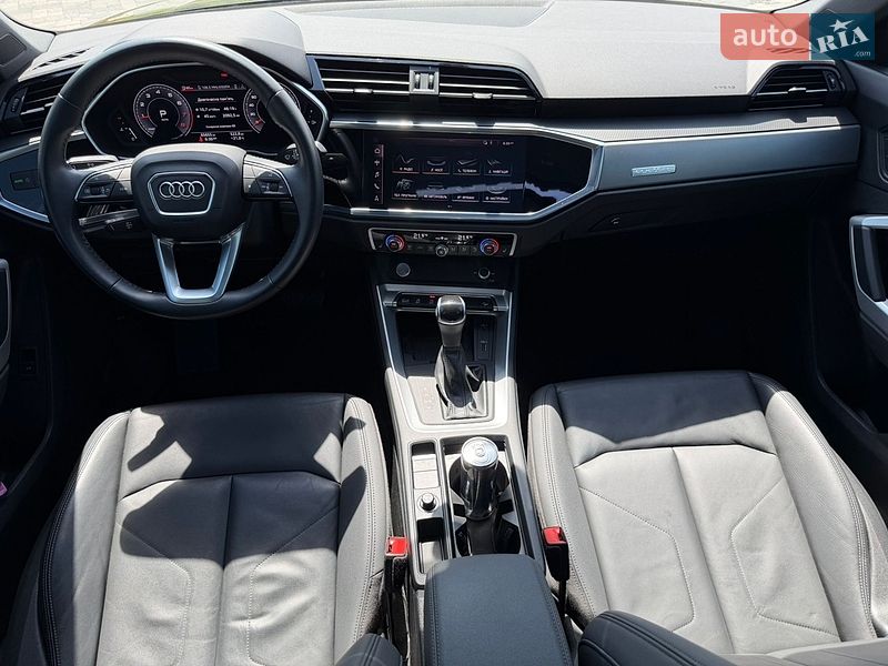 Внедорожник / Кроссовер Audi Q3 2020 в Киеве