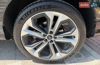 Внедорожник / Кроссовер Audi Q3 2020 в Киеве