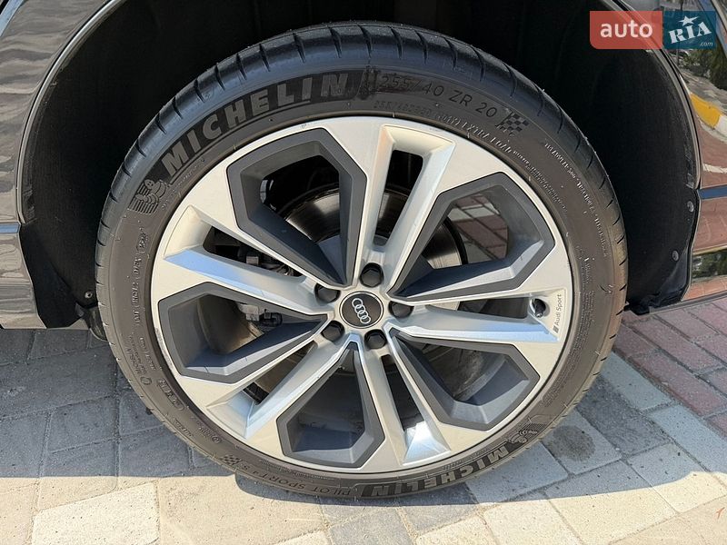 Внедорожник / Кроссовер Audi Q3 2020 в Киеве