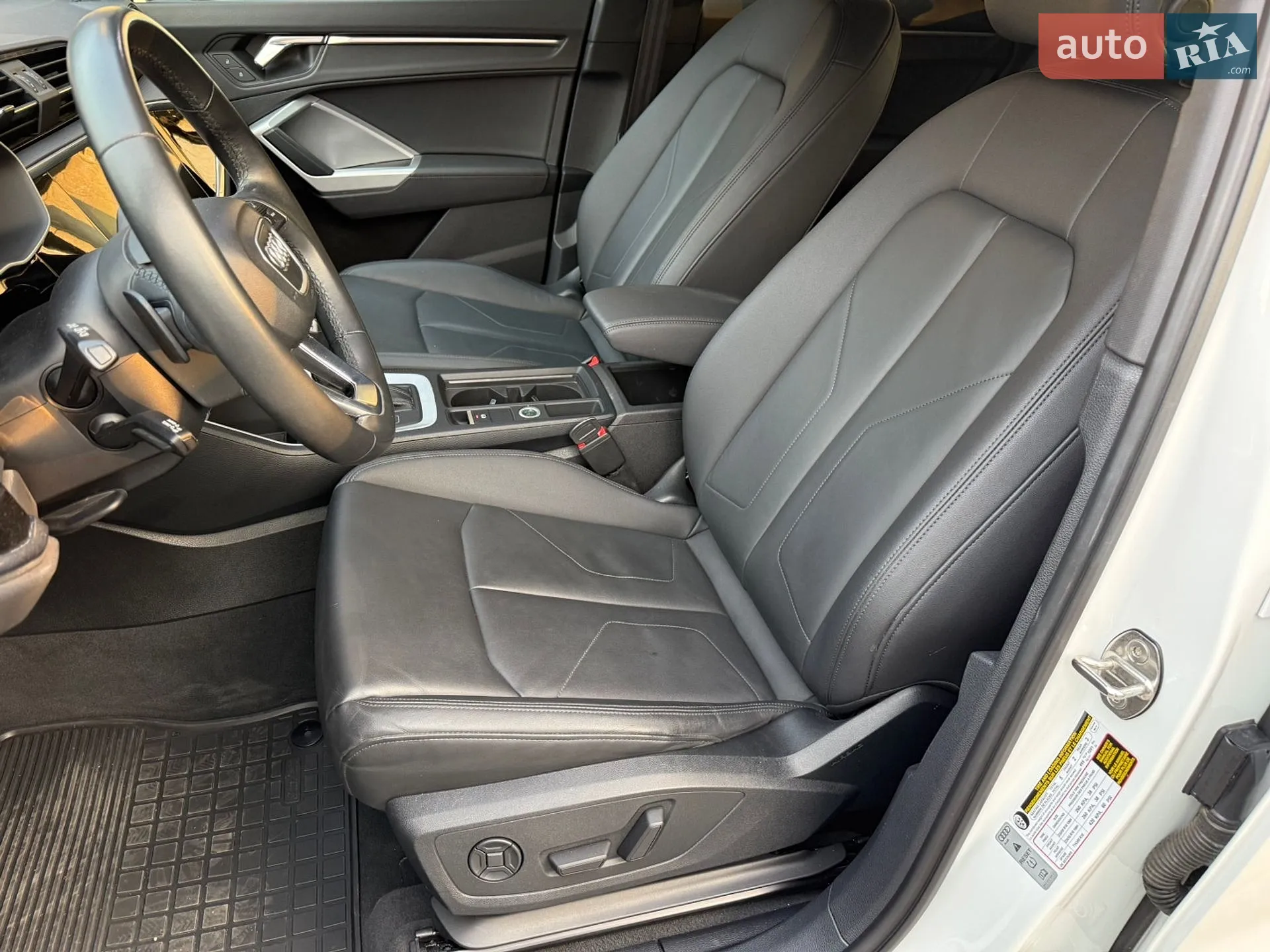 Audi Q3 2023 VIN WA1DECF33P1106205 фото оголошення 19 з 38