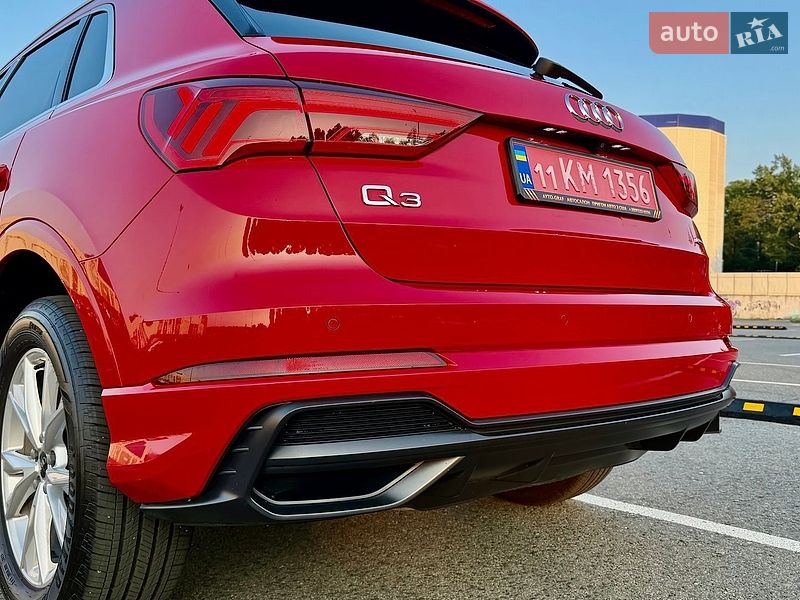 Внедорожник / Кроссовер Audi Q3 2021 в Киеве