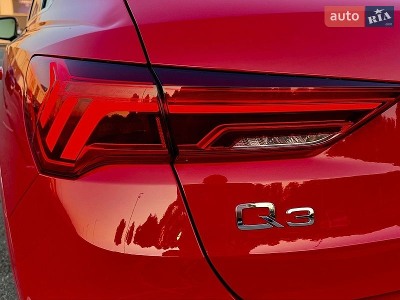 Внедорожник / Кроссовер Audi Q3 2021 в Киеве