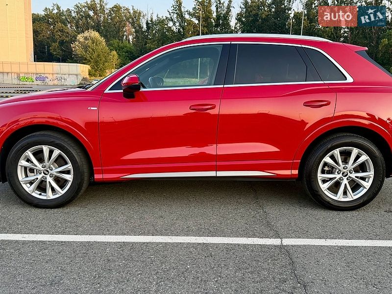 Внедорожник / Кроссовер Audi Q3 2021 в Киеве
