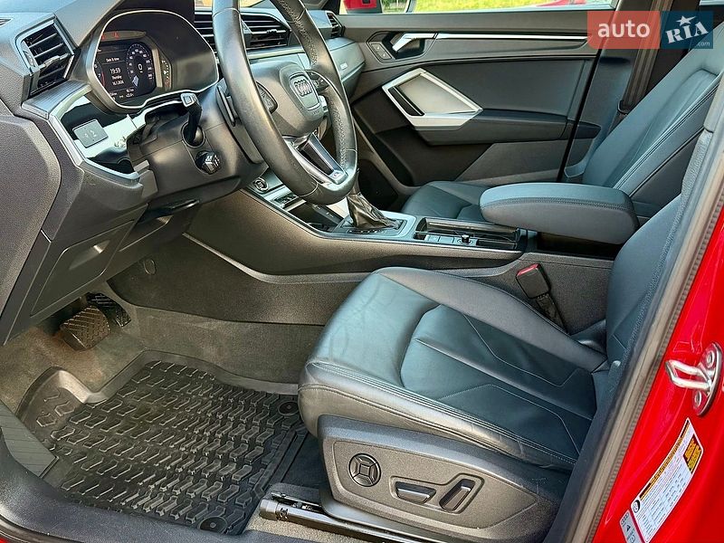 Внедорожник / Кроссовер Audi Q3 2021 в Киеве
