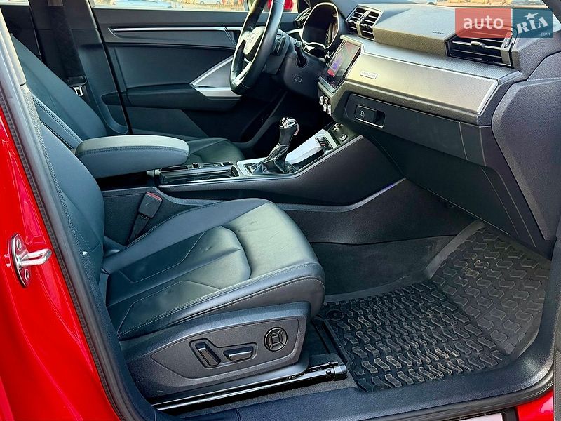 Внедорожник / Кроссовер Audi Q3 2021 в Киеве