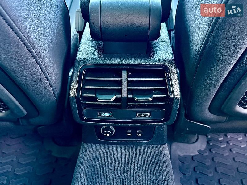 Внедорожник / Кроссовер Audi Q3 2021 в Киеве