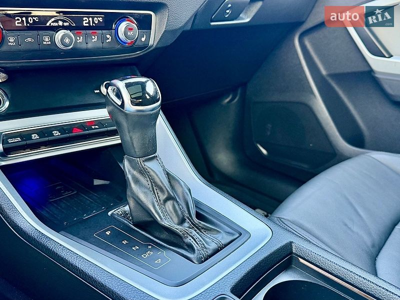 Внедорожник / Кроссовер Audi Q3 2021 в Киеве