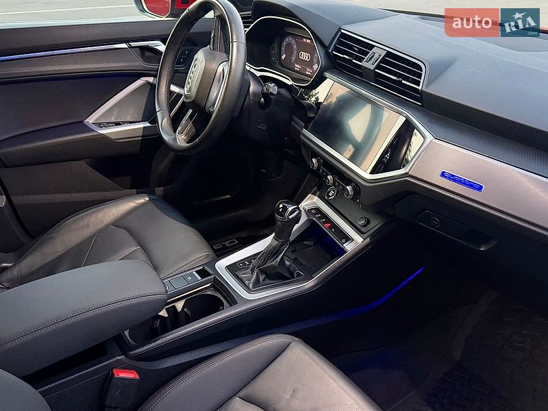 Внедорожник / Кроссовер Audi Q3 2021 в Киеве