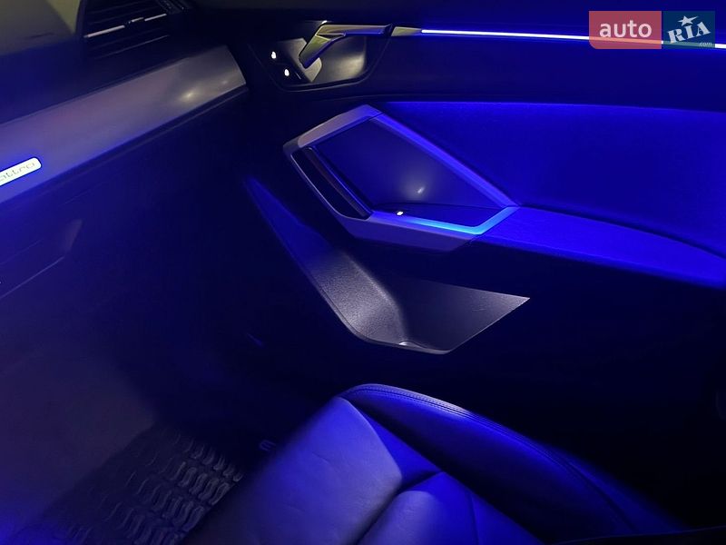 Внедорожник / Кроссовер Audi Q3 2021 в Киеве