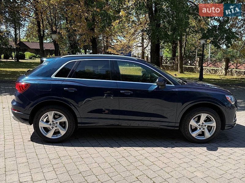 Внедорожник / Кроссовер Audi Q3 2020 в Брошневе-Осаде