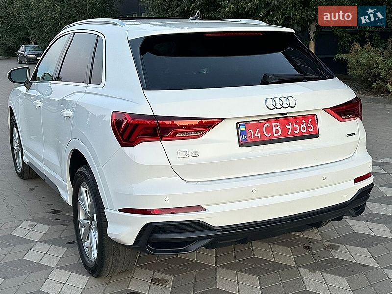 Позашляховик / Кросовер Audi Q3 2021 в Києві
