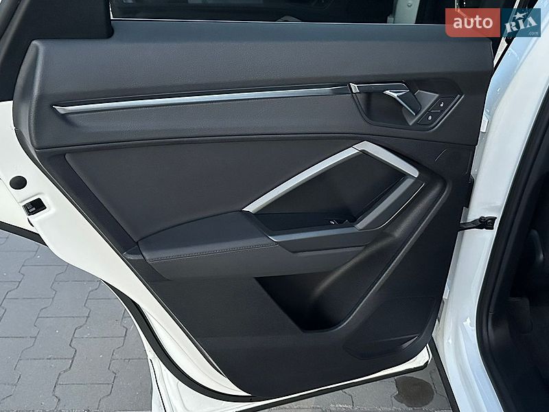 Позашляховик / Кросовер Audi Q3 2021 в Києві