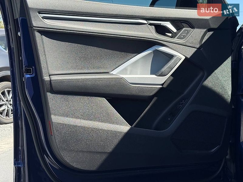 Позашляховик / Кросовер Audi Q3 2022 в Рівному