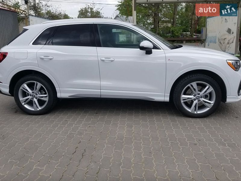 Внедорожник / Кроссовер Audi Q3 2020 в Черновцах