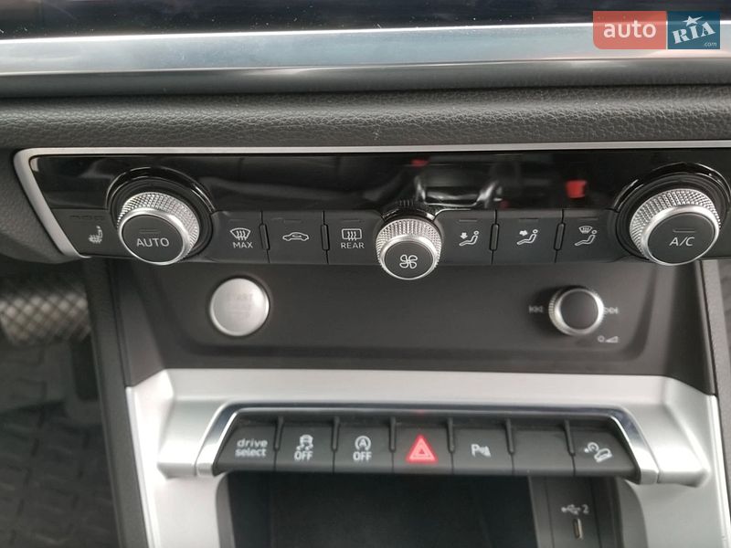 Внедорожник / Кроссовер Audi Q3 2020 в Черновцах