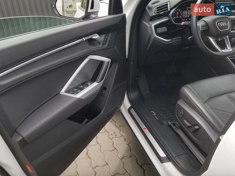 Внедорожник / Кроссовер Audi Q3 2020 в Черновцах