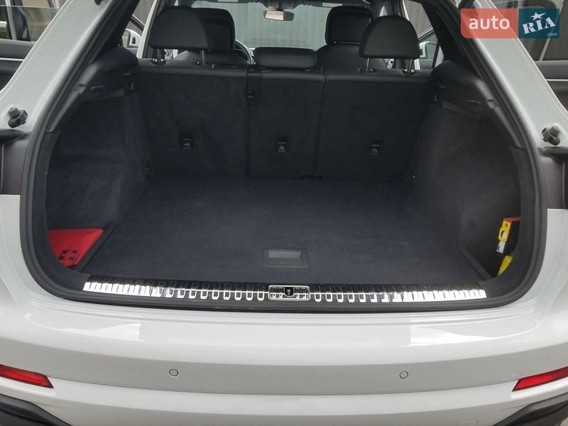Внедорожник / Кроссовер Audi Q3 2020 в Черновцах