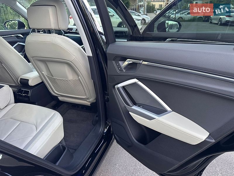 Внедорожник / Кроссовер Audi Q3 2019 в Киеве