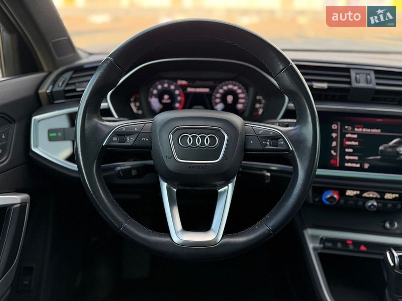 Внедорожник / Кроссовер Audi Q3 2021 в Киеве