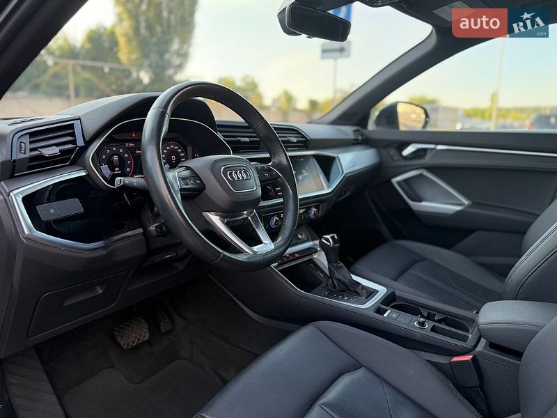 Внедорожник / Кроссовер Audi Q3 2021 в Киеве
