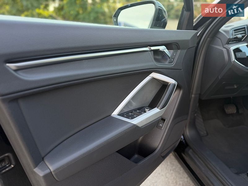 Внедорожник / Кроссовер Audi Q3 2021 в Киеве