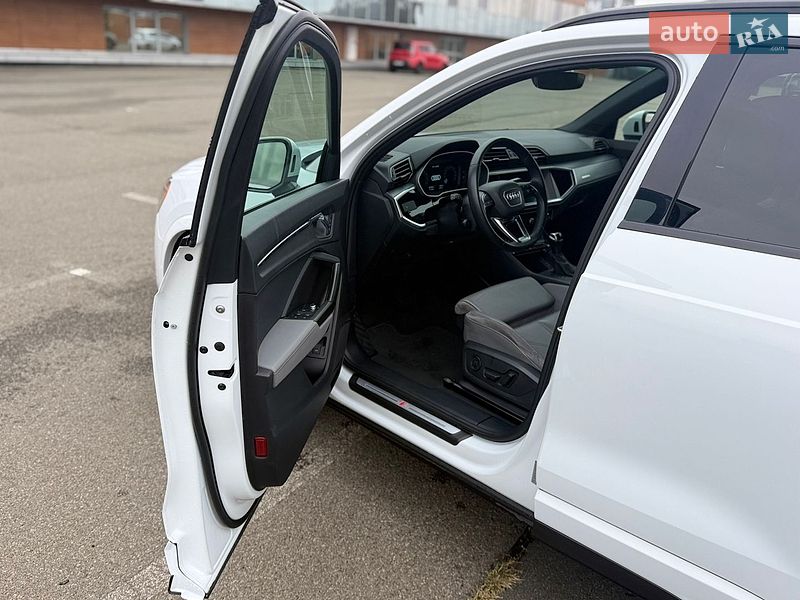 Позашляховик / Кросовер Audi Q3 2021 в Києві фото 17 Позашляховик / Кросовер Audi Q3 2021 в Києві