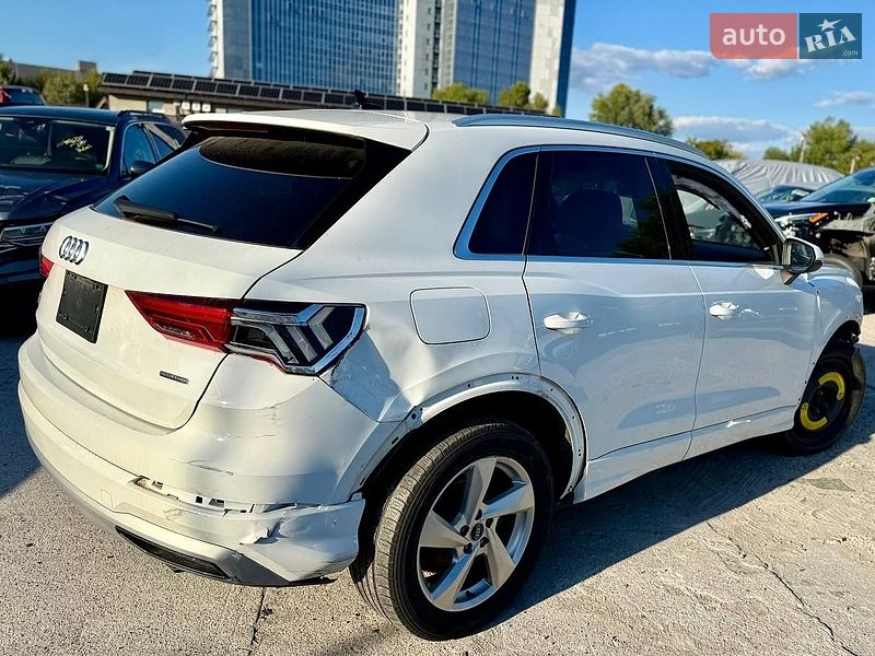 Позашляховик / Кросовер Audi Q3 2021 в Києві