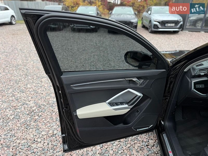 Позашляховик / Кросовер Audi Q3 2021 в Києві