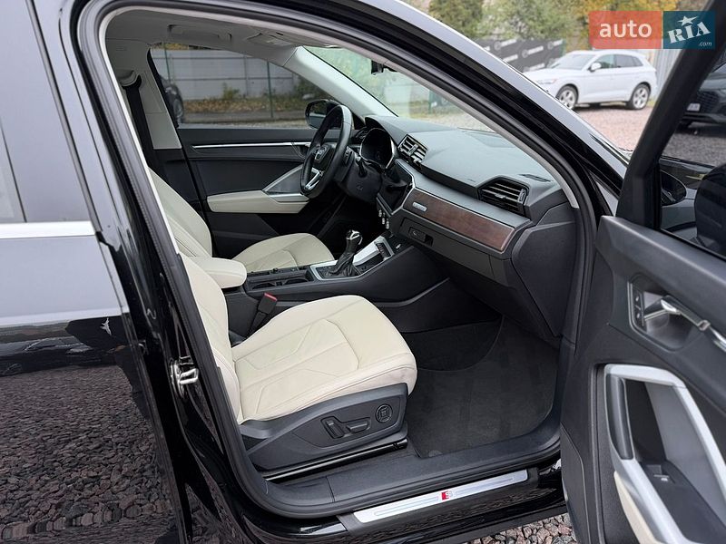 Позашляховик / Кросовер Audi Q3 2021 в Києві