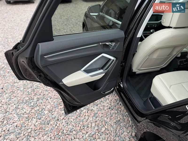 Позашляховик / Кросовер Audi Q3 2021 в Києві