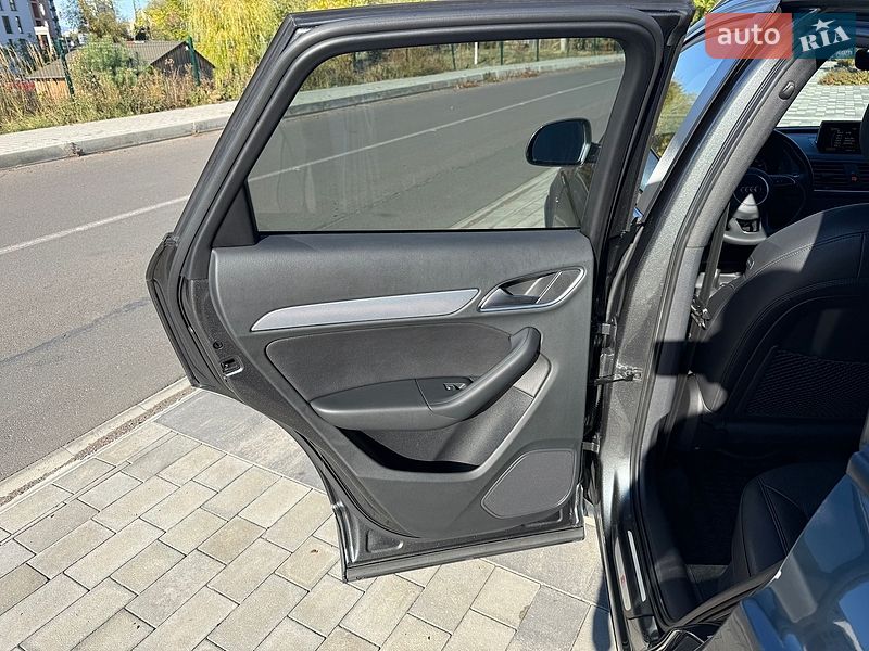 Внедорожник / Кроссовер Audi Q3 2018 в Ужгороде