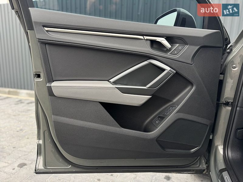 Внедорожник / Кроссовер Audi Q3 2024 в Тернополе