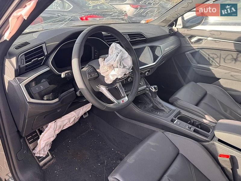 Внедорожник / Кроссовер Audi Q3 2024 в Львове