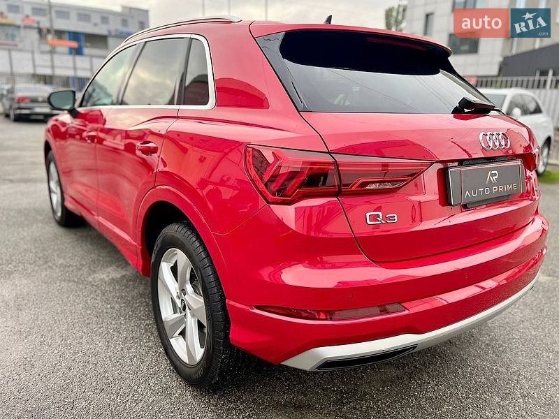Внедорожник / Кроссовер Audi Q3 2021 в Киеве