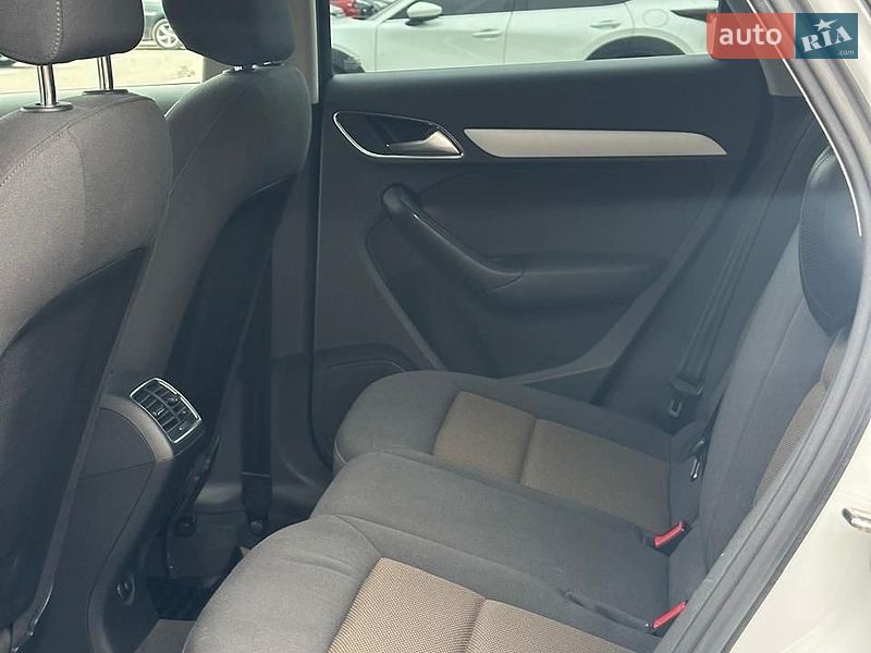 Внедорожник / Кроссовер Audi Q3 2016 в Киеве